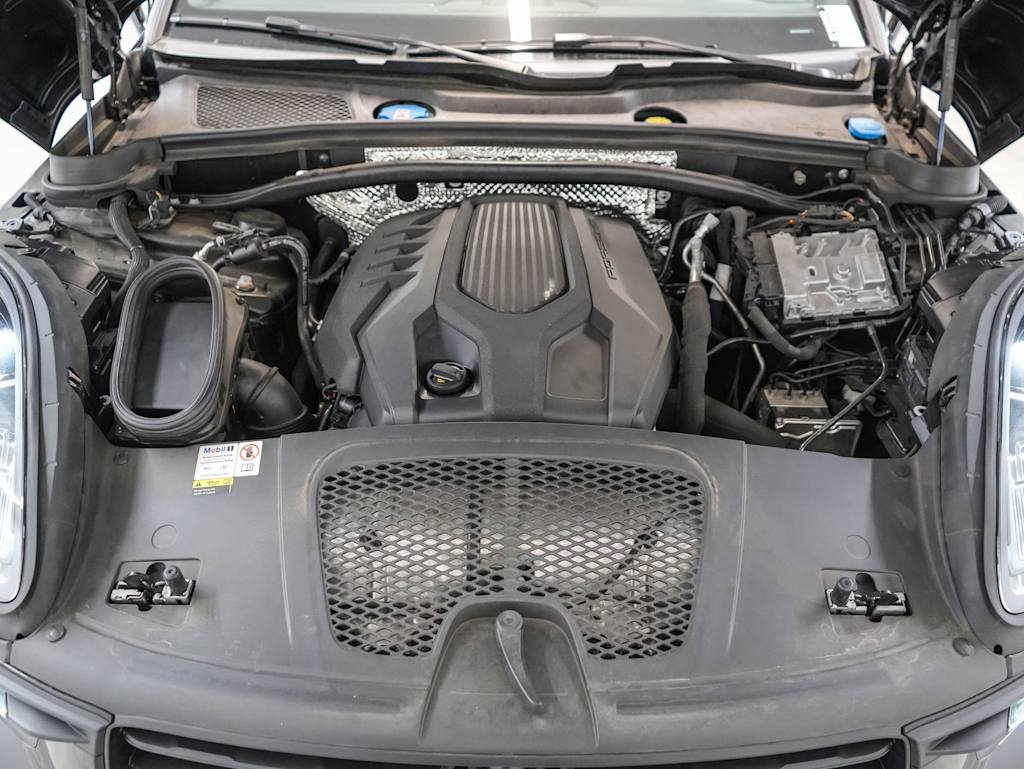 Thumbnail: 2023 Porsche Macan - 8