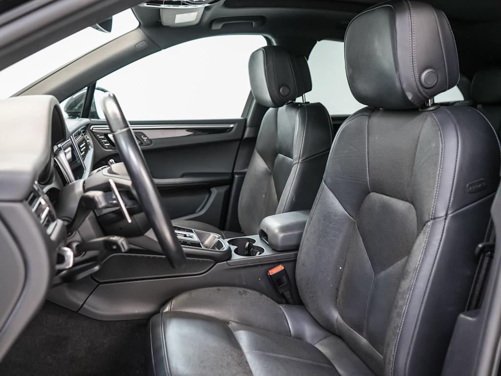 Thumbnail: 2023 Porsche Macan - 10