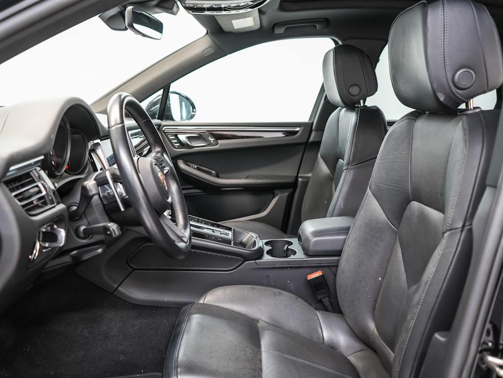 Thumbnail: 2023 Porsche Macan - 29
