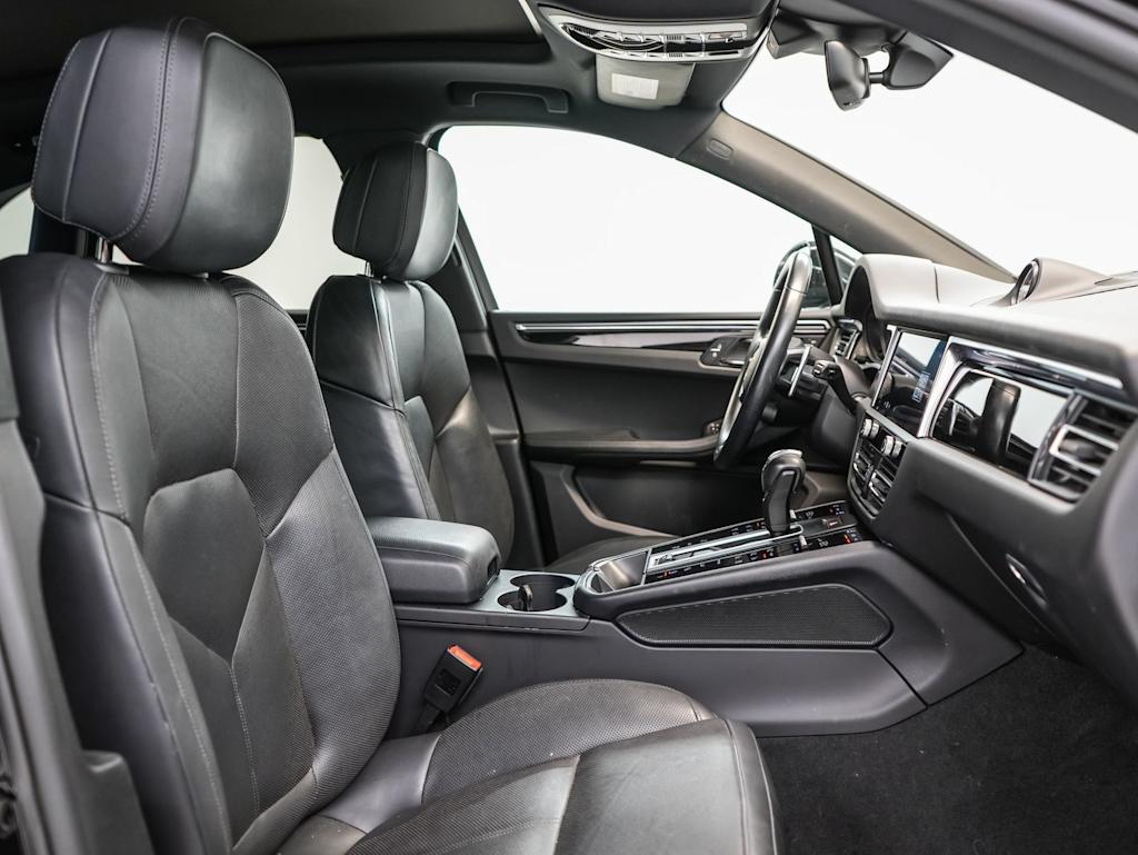 Thumbnail: 2023 Porsche Macan - 11