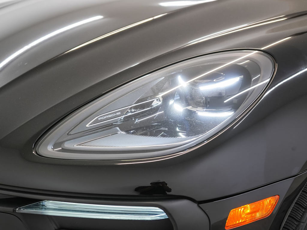 Thumbnail: 2023 Porsche Macan - 25