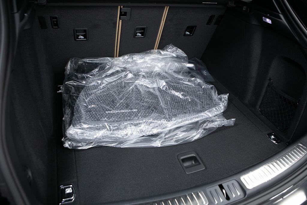 Thumbnail: 2026 Porsche Macan - 30