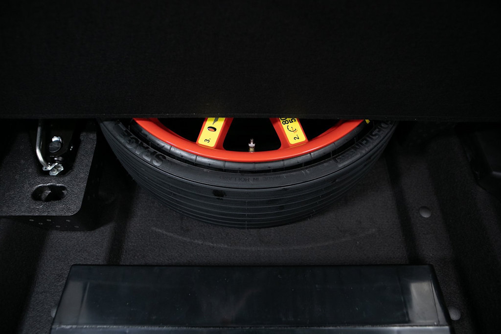 Thumbnail: 2026 Porsche Macan - 5