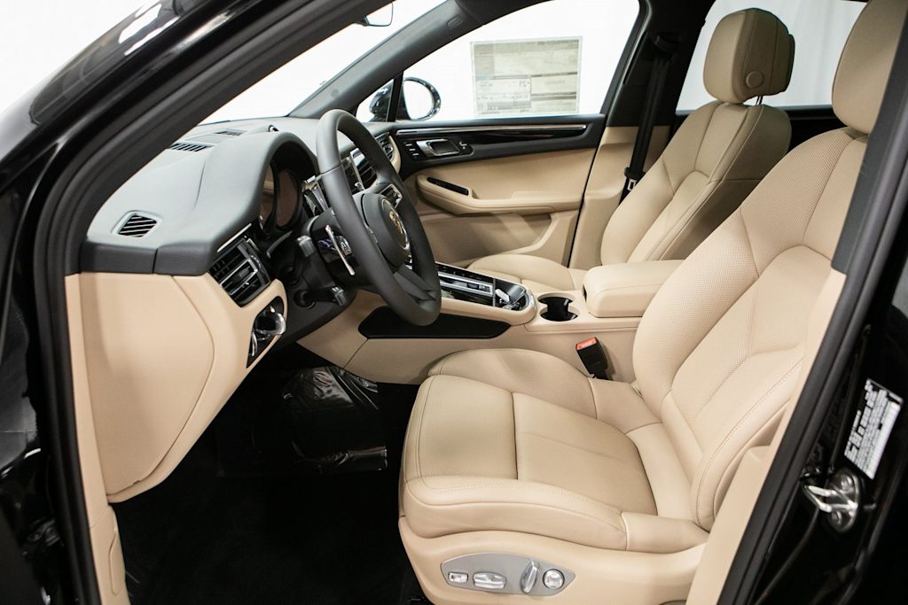 Thumbnail: 2026 Porsche Macan - 9