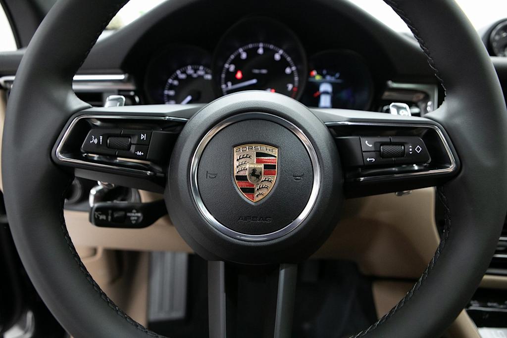 Thumbnail: 2026 Porsche Macan - 16