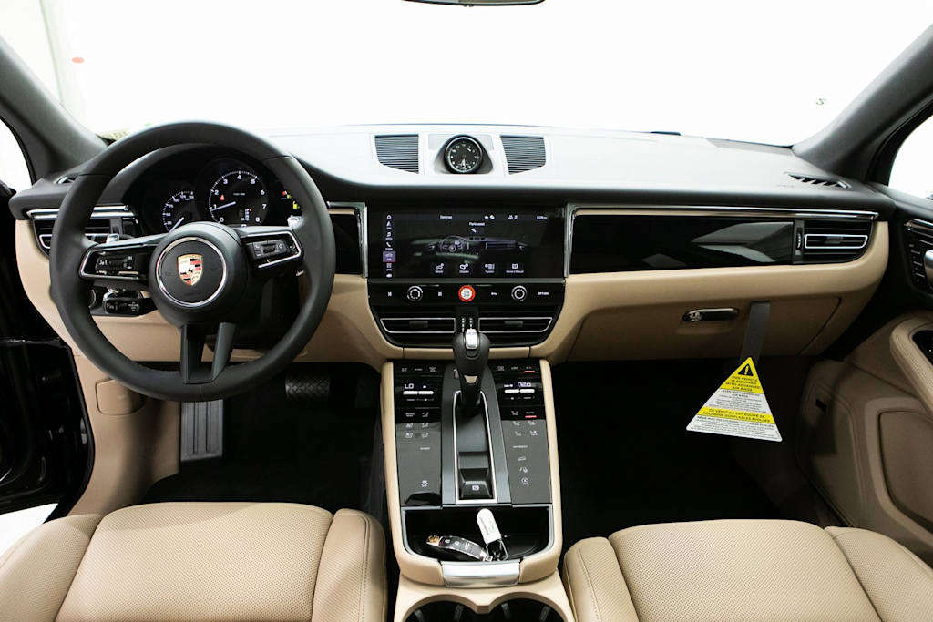 Thumbnail: 2026 Porsche Macan - 7