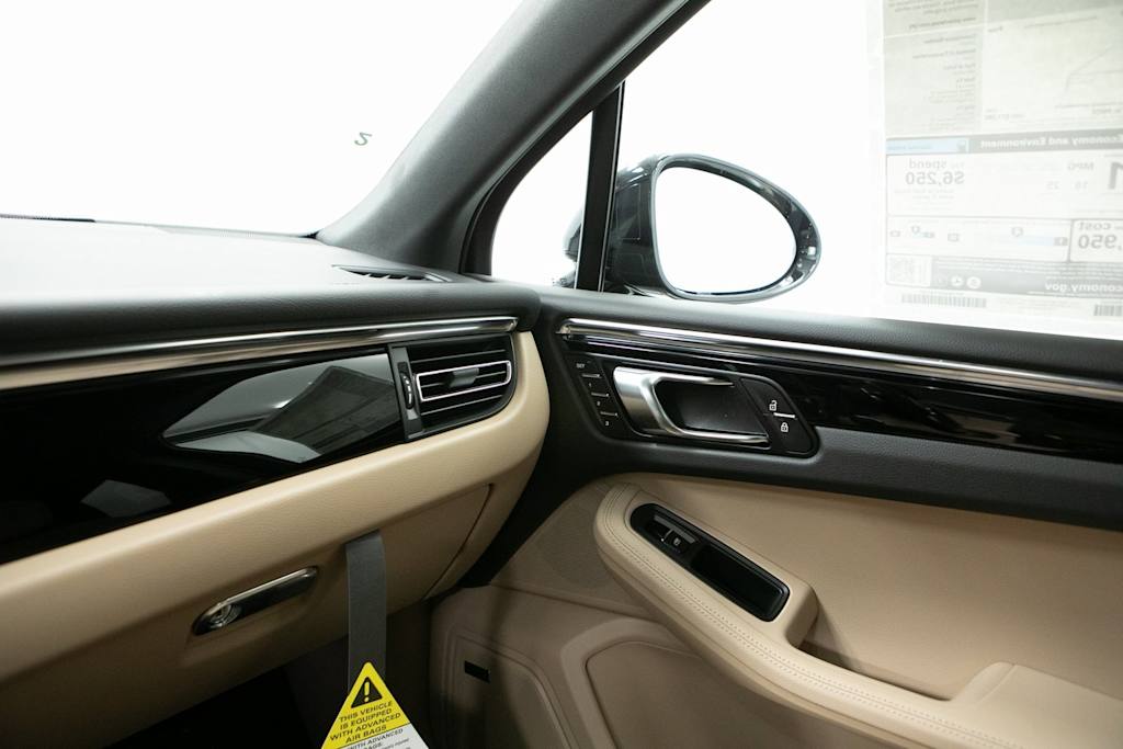 Thumbnail: 2026 Porsche Macan - 23