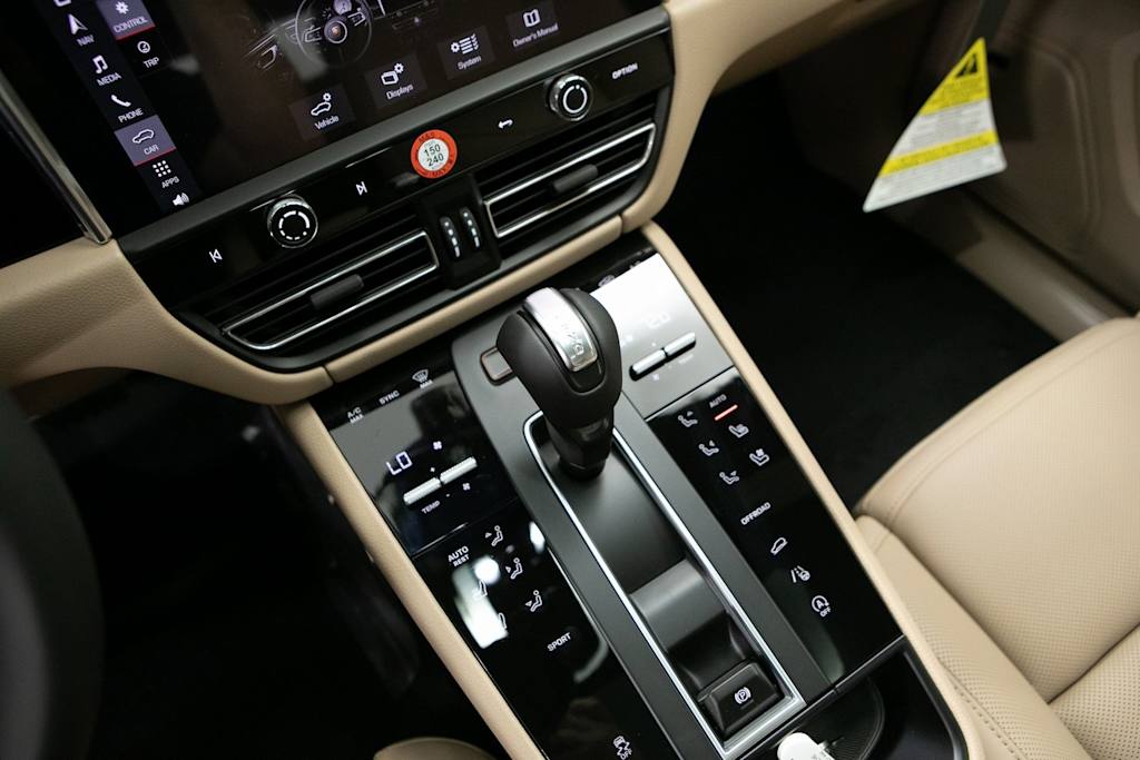 Thumbnail: 2026 Porsche Macan - 12