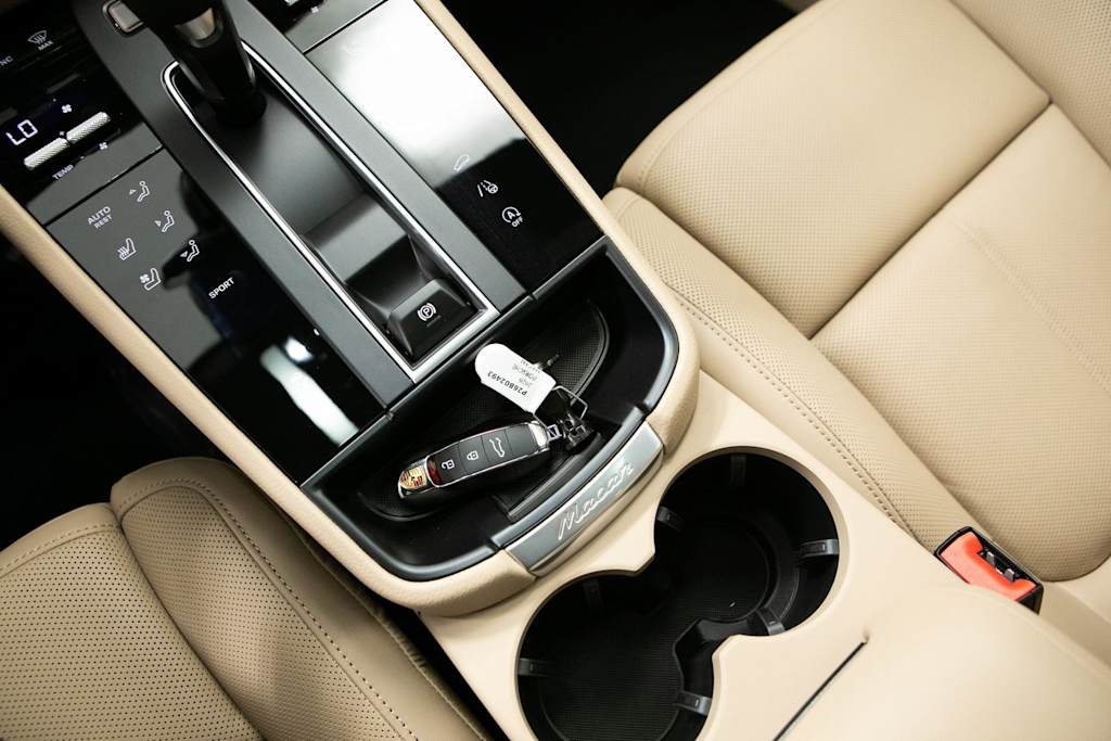 Thumbnail: 2026 Porsche Macan - 22