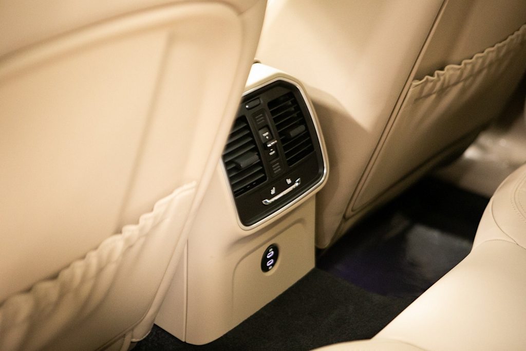 Thumbnail: 2026 Porsche Macan - 27