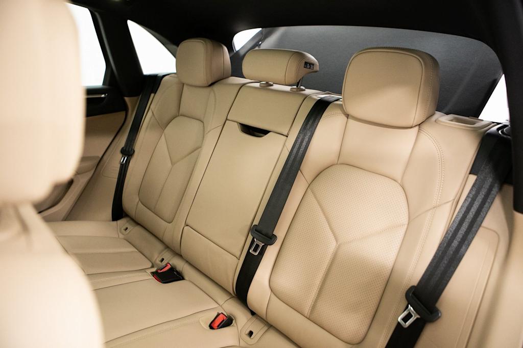 Thumbnail: 2026 Porsche Macan - 29