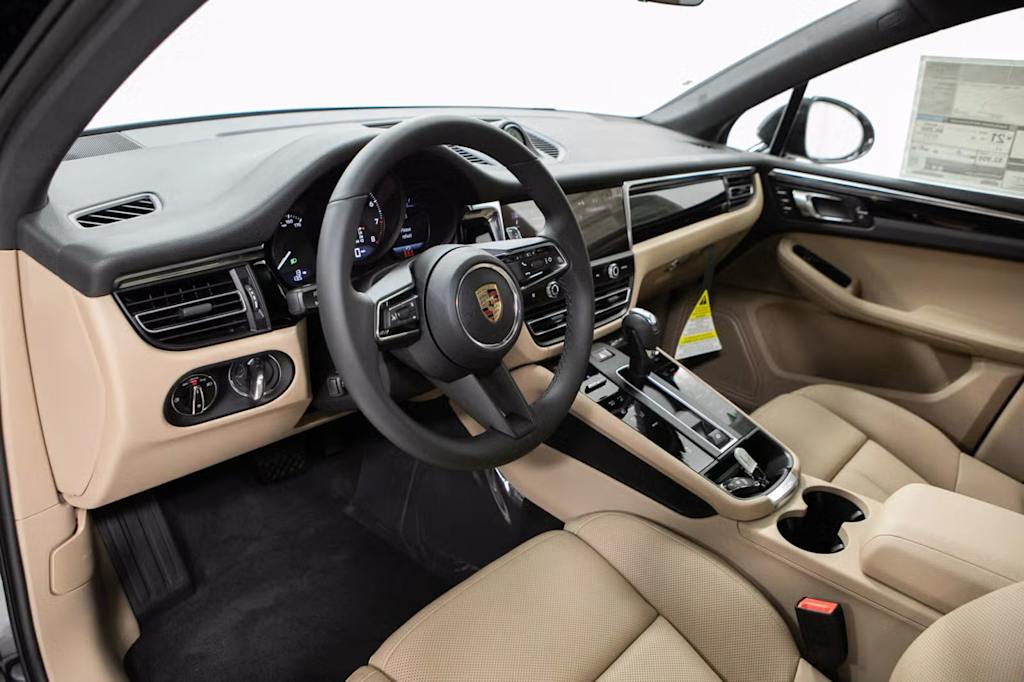 Thumbnail: 2026 Porsche Macan - 2