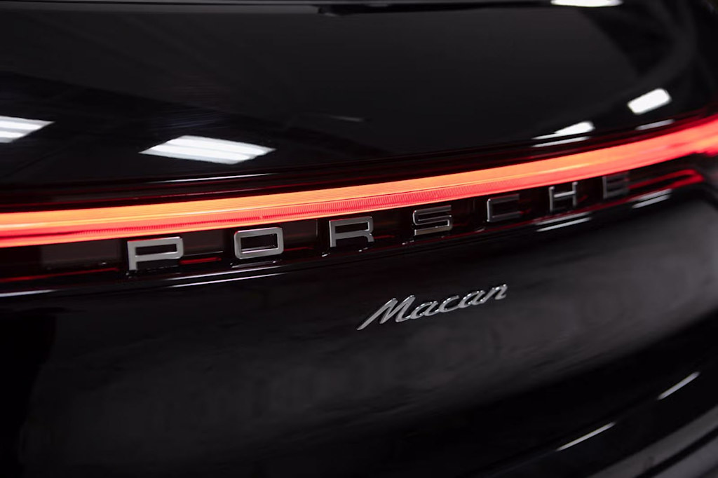 Thumbnail: 2026 Porsche Macan - 21