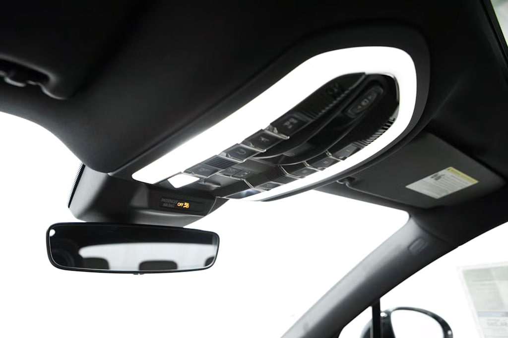 Thumbnail: 2026 Porsche Macan - 28