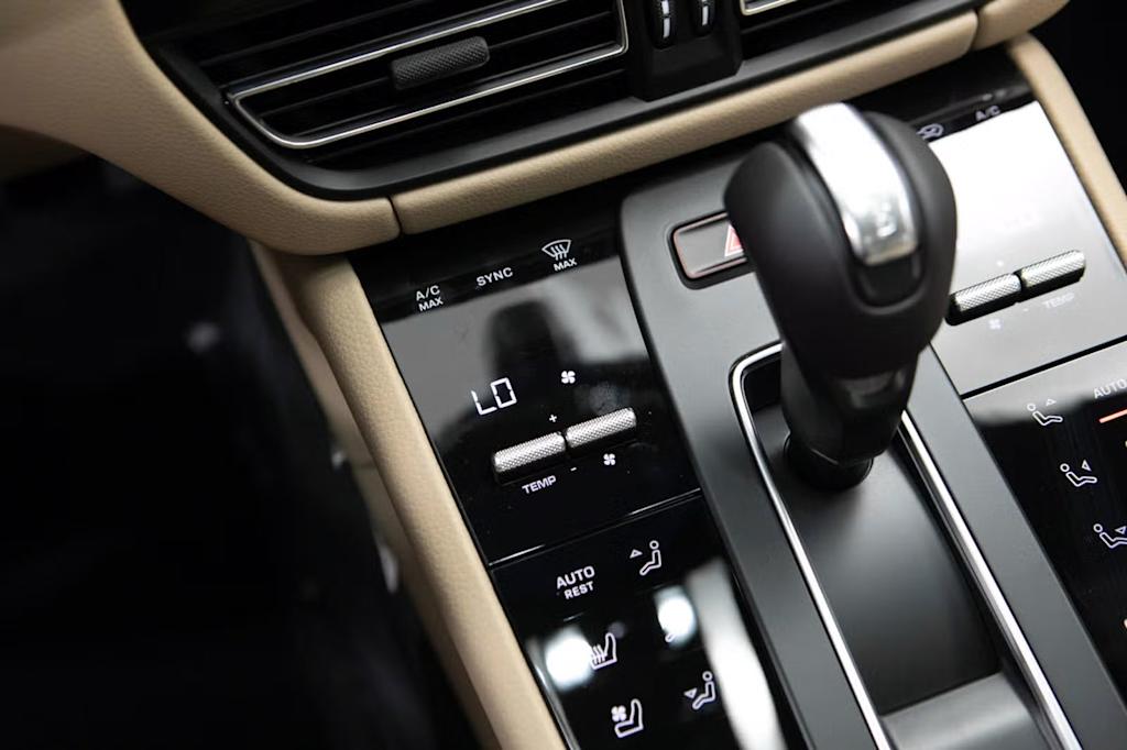 Thumbnail: 2026 Porsche Macan - 12