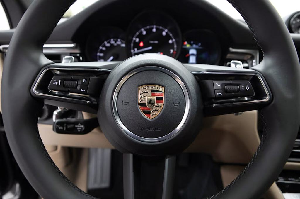 Thumbnail: 2026 Porsche Macan - 19