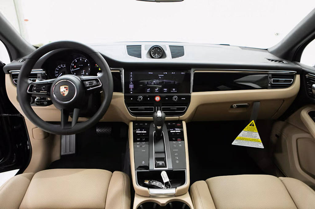 Thumbnail: 2026 Porsche Macan - 7