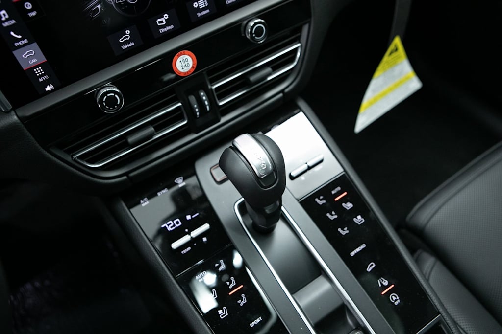 Thumbnail: 2026 Porsche Macan - 11