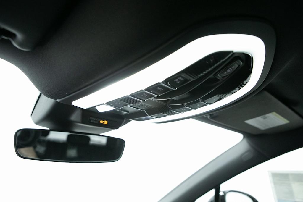 Thumbnail: 2026 Porsche Macan - 26