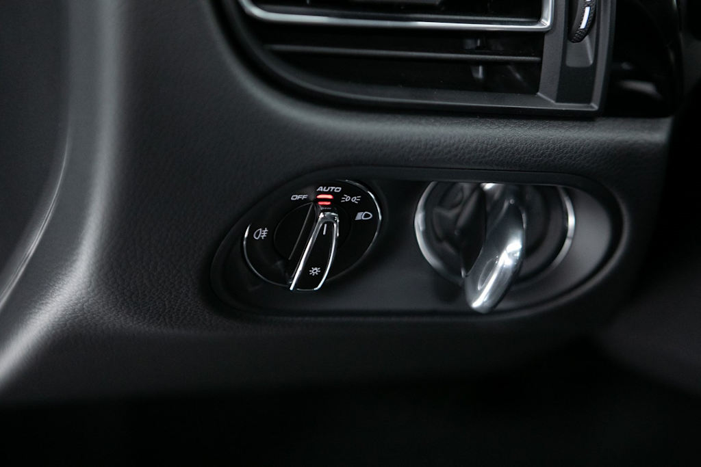 Thumbnail: 2026 Porsche Macan - 21