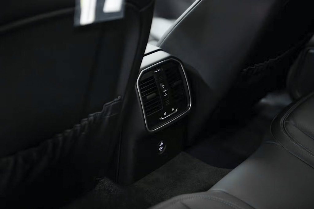 Thumbnail: 2026 Porsche Macan - 36