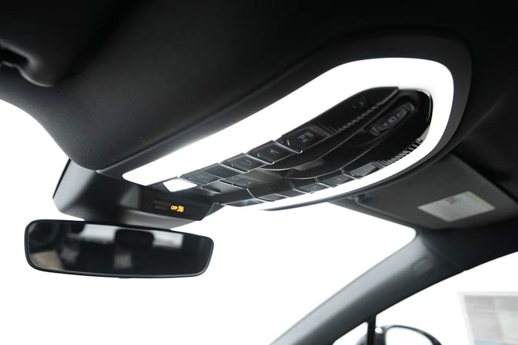 Thumbnail: 2026 Porsche Macan - 27