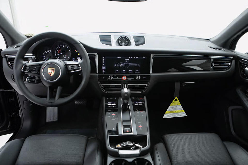 Thumbnail: 2026 Porsche Macan - 7