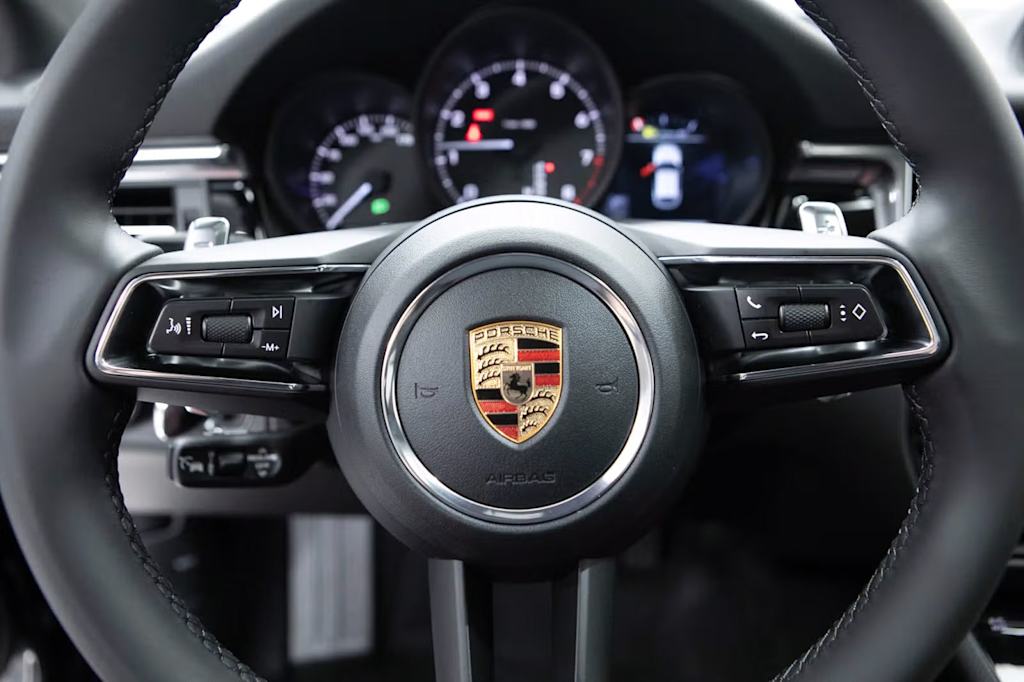 Thumbnail: 2026 Porsche Macan - 19