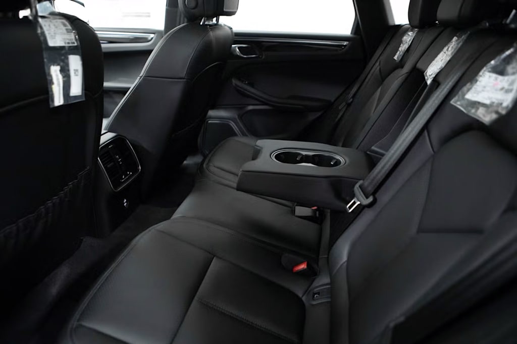 Thumbnail: 2026 Porsche Macan - 10
