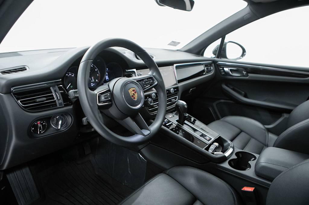 Thumbnail: 2026 Porsche Macan - 2