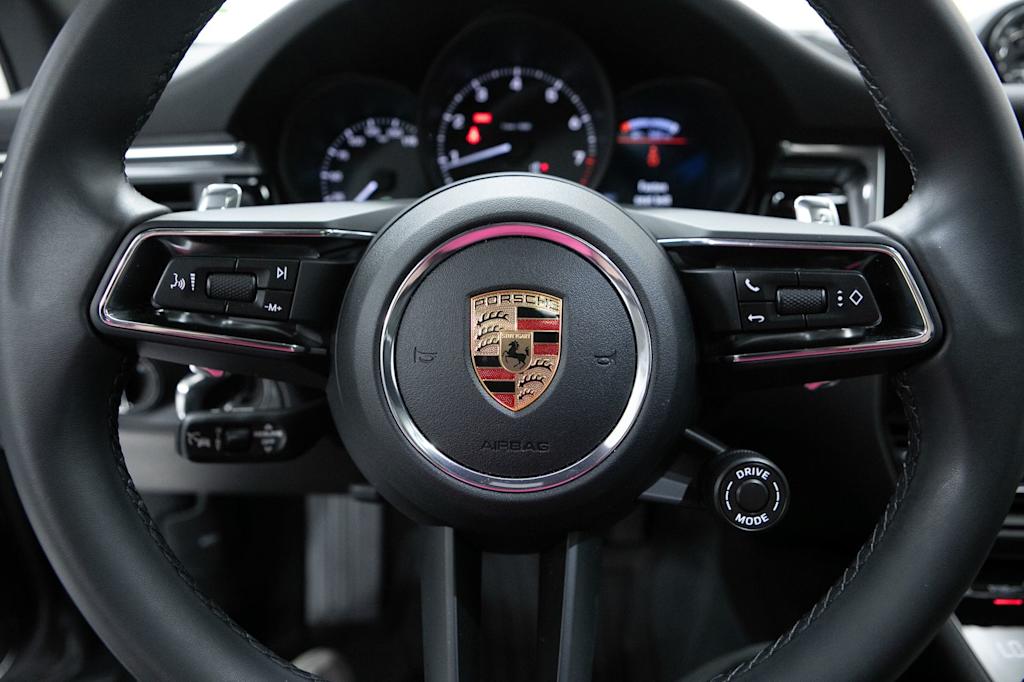 Thumbnail: 2026 Porsche Macan - 13