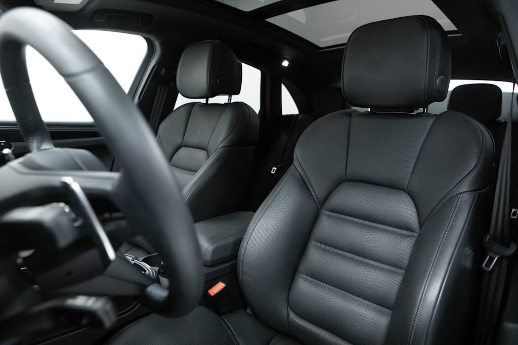 Thumbnail: 2026 Porsche Macan - 10