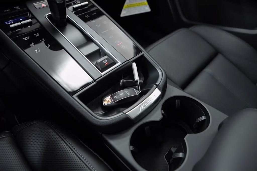 Thumbnail: 2026 Porsche Macan - 34