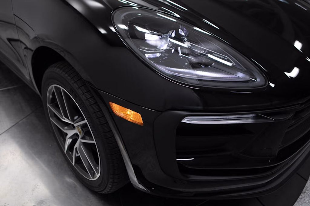 Thumbnail: 2026 Porsche Macan - 5