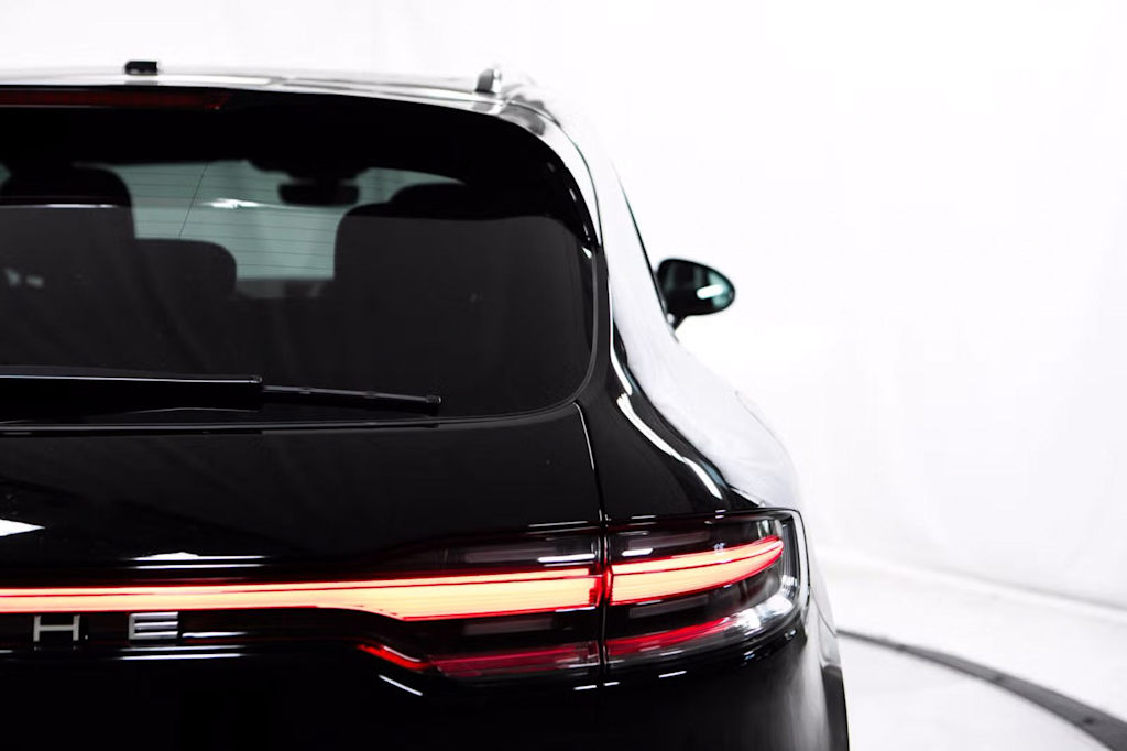 Thumbnail: 2026 Porsche Macan - 25