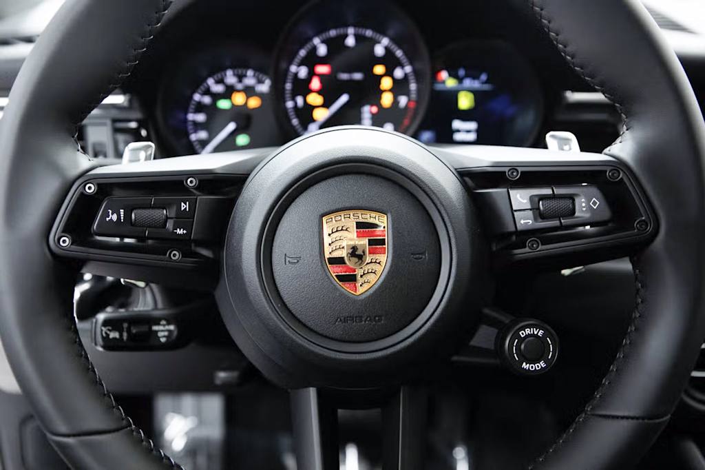 Thumbnail: 2026 Porsche Macan - 19