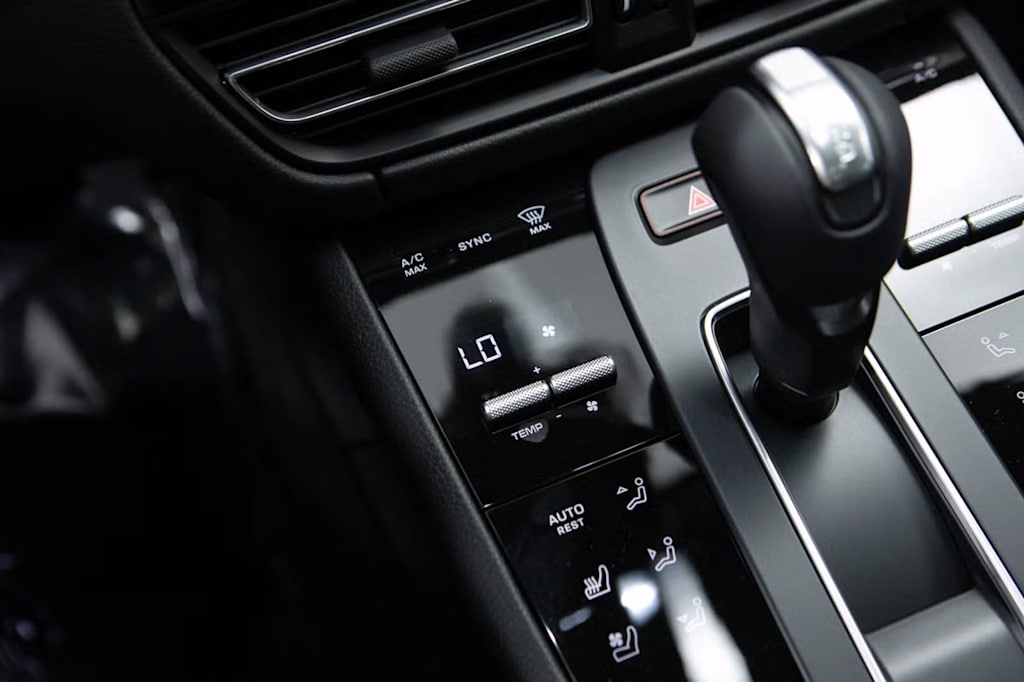 Thumbnail: 2026 Porsche Macan - 12