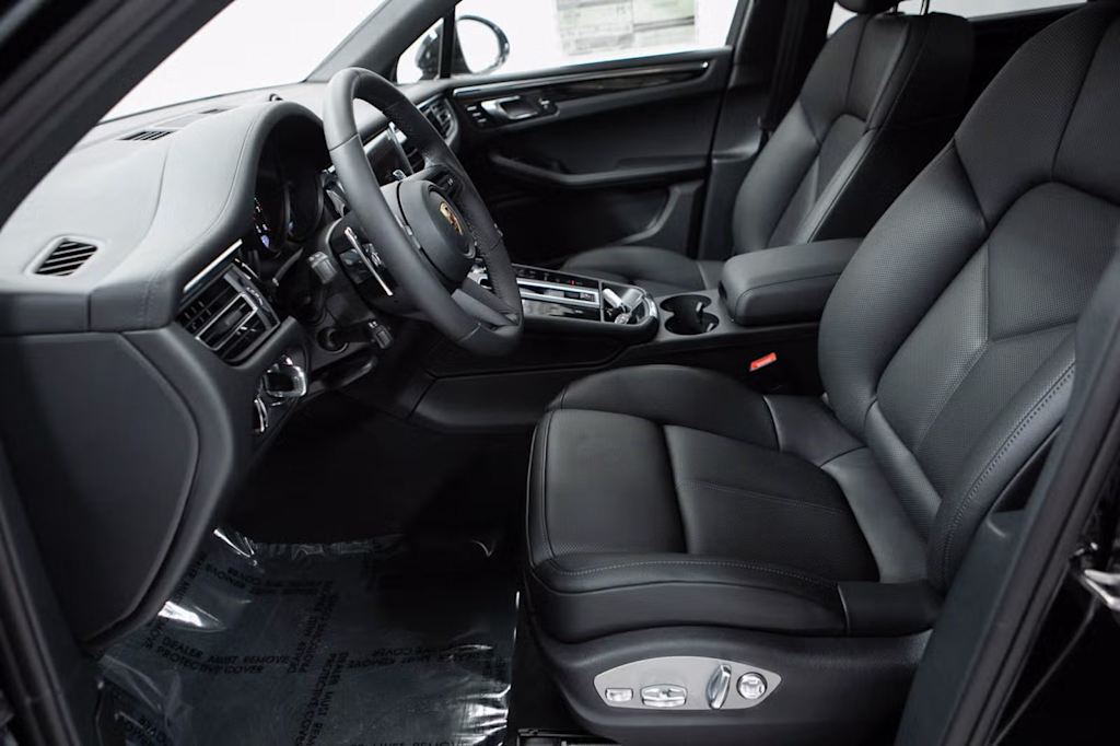 Thumbnail: 2026 Porsche Macan - 9