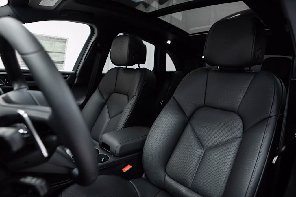 Thumbnail: 2026 Porsche Macan - 8