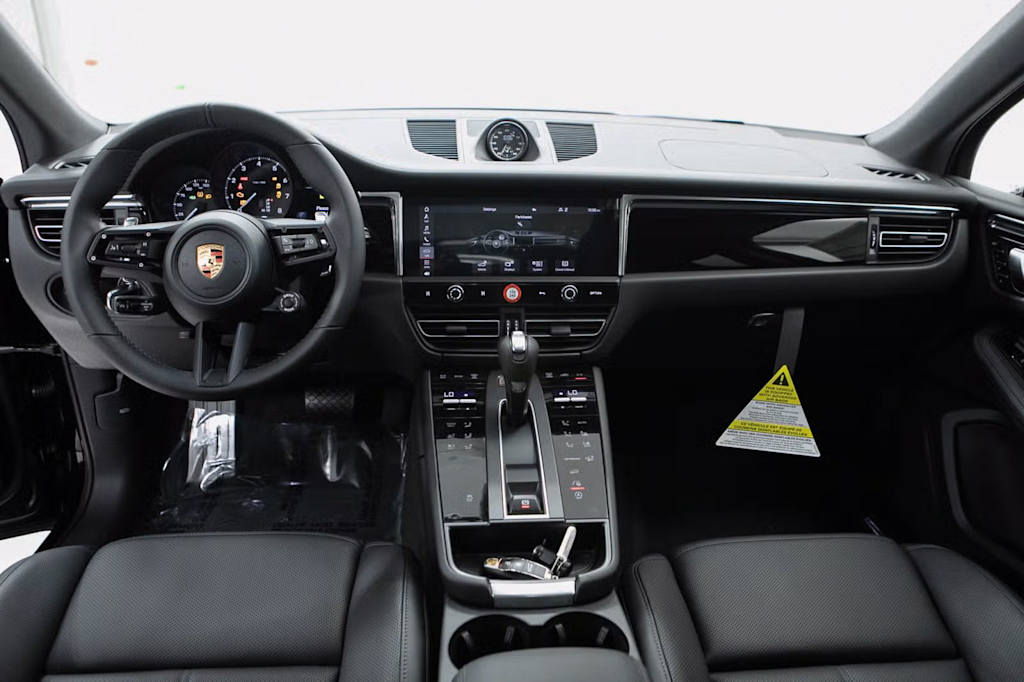 Thumbnail: 2026 Porsche Macan - 7