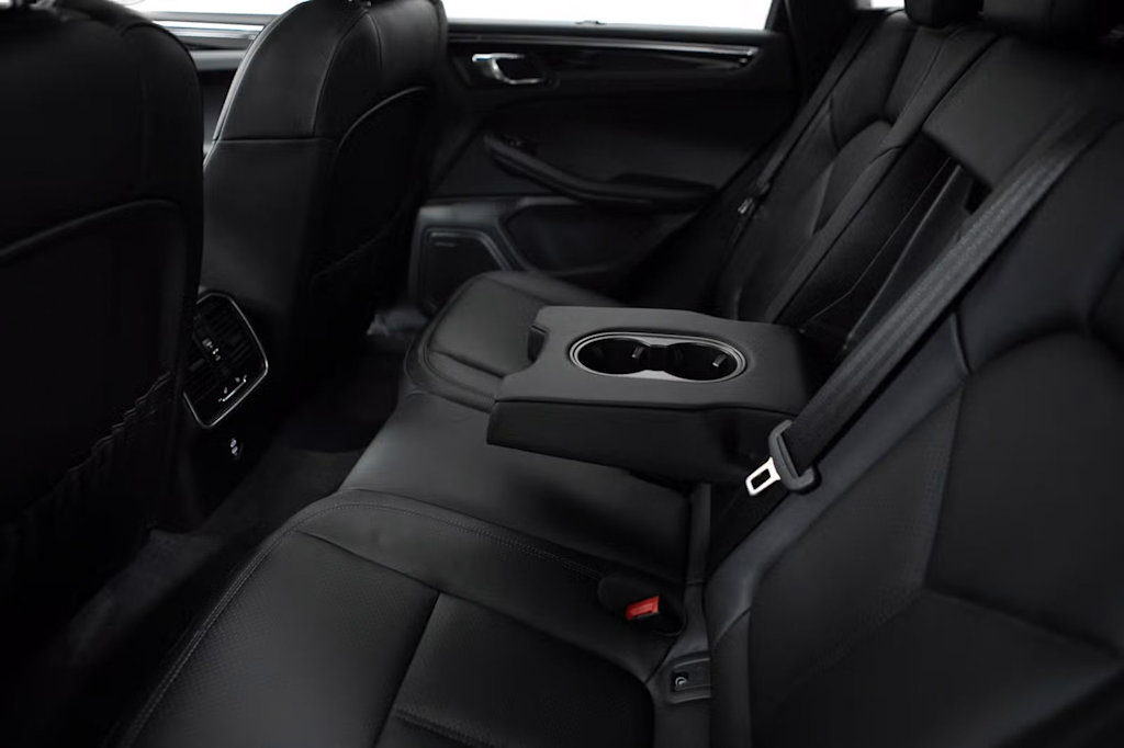 Thumbnail: 2026 Porsche Macan - 10