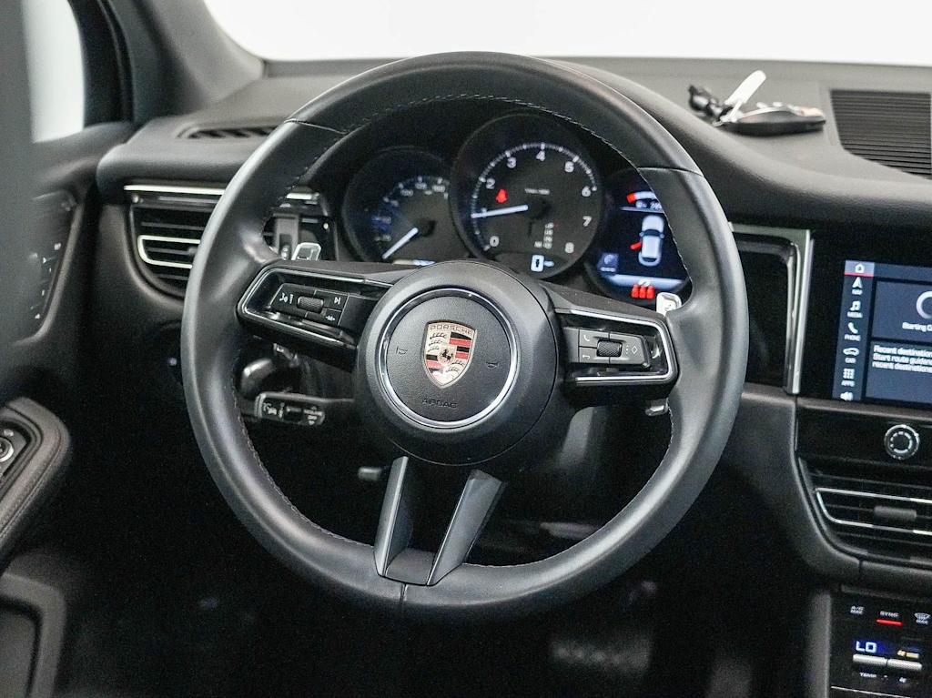 Thumbnail: 2026 Porsche Macan - 8