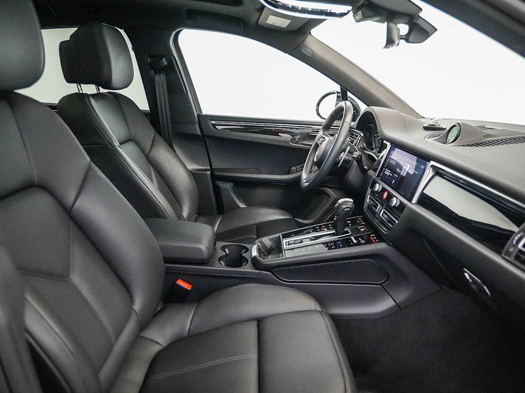Thumbnail: 2026 Porsche Macan - 9