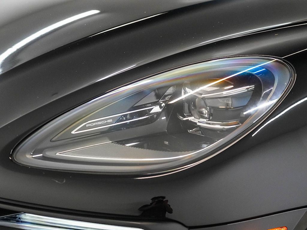Thumbnail: 2026 Porsche Macan - 20