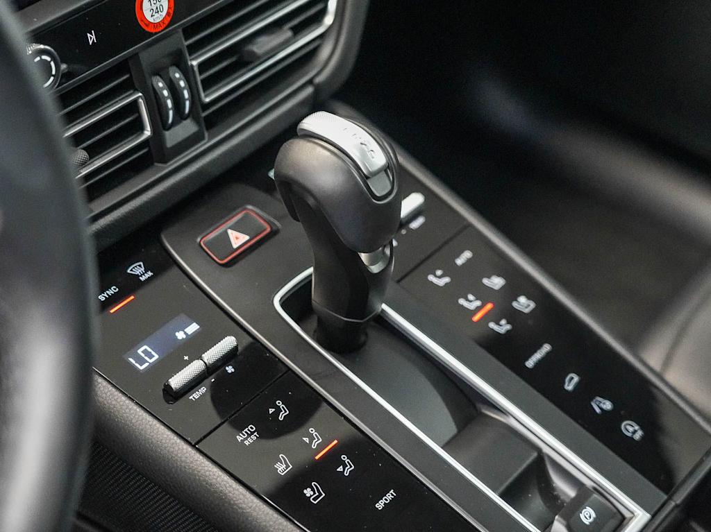 Thumbnail: 2026 Porsche Macan - 13