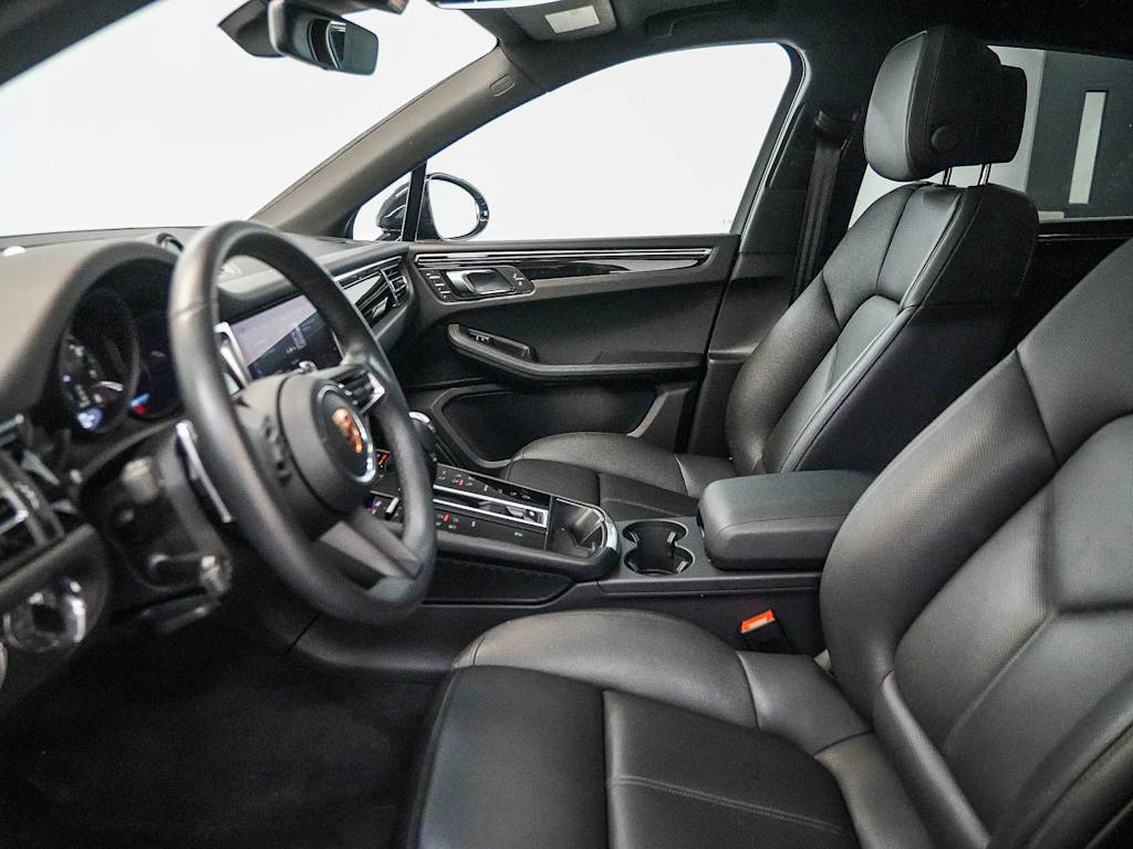Thumbnail: 2026 Porsche Macan - 10