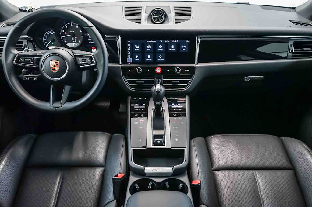 Thumbnail: 2026 Porsche Macan - 10