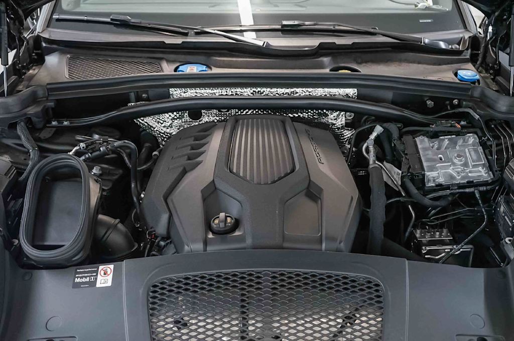 Thumbnail: 2026 Porsche Macan - 9