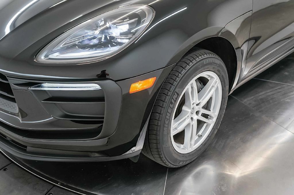 Thumbnail: 2026 Porsche Macan - 27