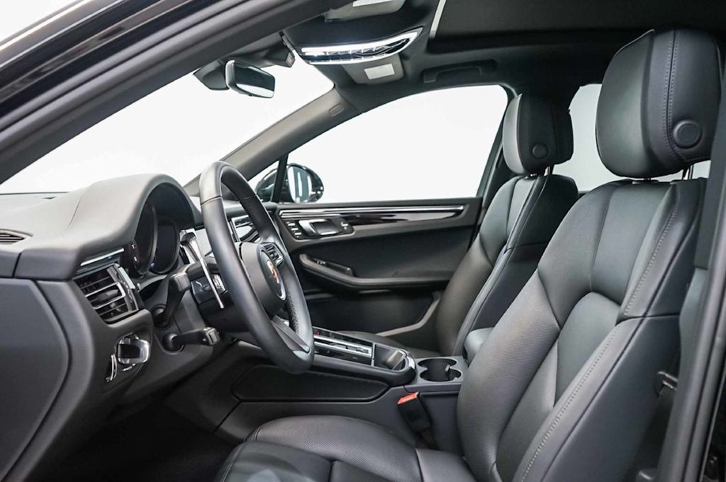 Thumbnail: 2026 Porsche Macan - 28